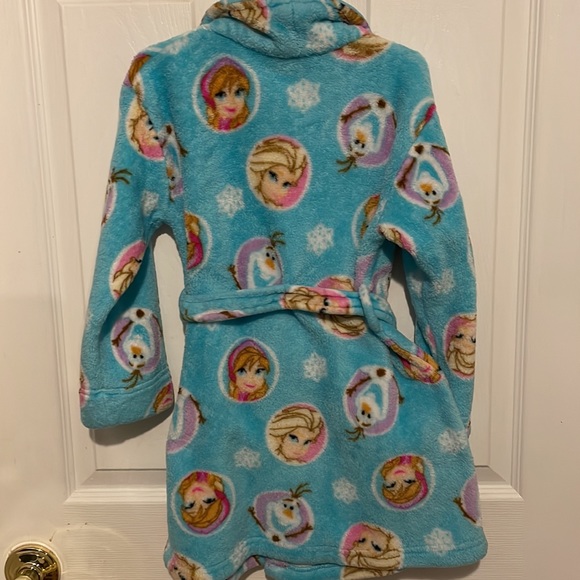 Toddler- Bathrobe- Elsa & Anna size 4/5 - Picture 3 of 3